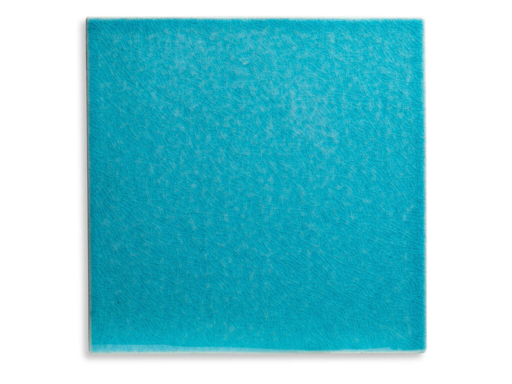 Fliese LONDRA in der Farbe Turquoise craquele. Das Bild zeigt eine einzelne LONDRA-Fliese in einem tuerkisen Farbton mit Craquele-Effekt. Die Datei ist ein Foto im JPEG-Format.