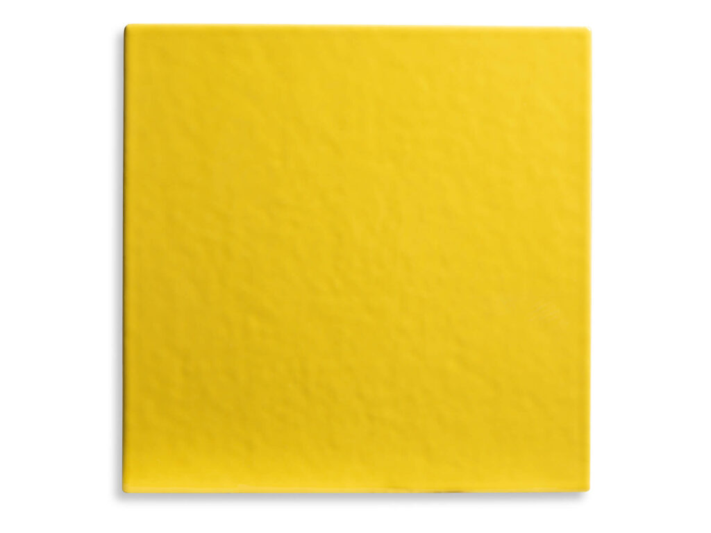 Fliese LONDRA in der Farbe Yellow. Das Bild zeigt eine einzelne LONDRA-Fliese in einem gelben Farbton. Die Datei ist ein Foto im JPEG-Format.