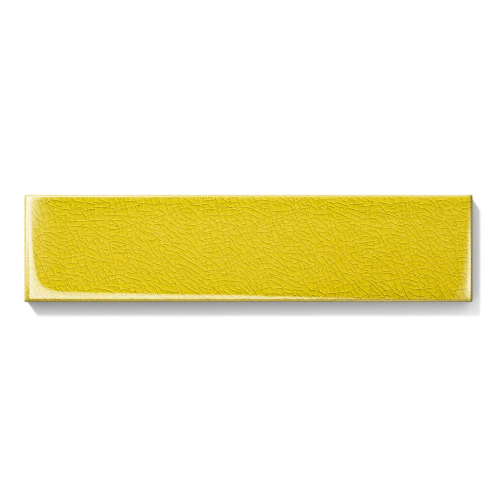 Fliese BRICK in der Farbe Yellow craquele. Das Bild zeigt eine einzelne BRICK-Fliese in einem gelben Farbton. Die Datei ist ein Foto im JPEG-Format.